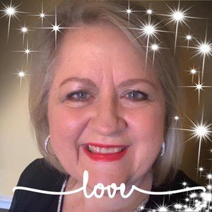 Meet your Posher, Debora